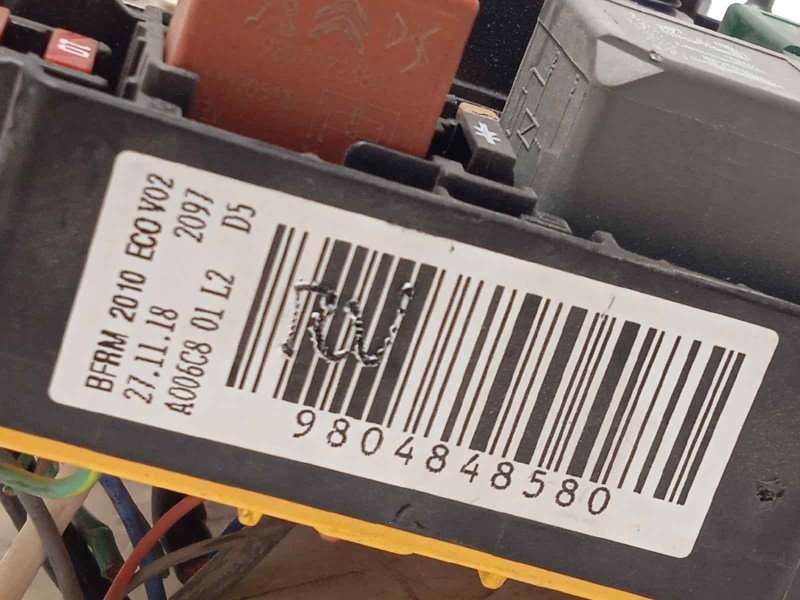 Recambio de caja reles / fusibles para citroën c4 cactus origins referencia OEM IAM 9804848580  