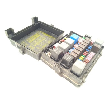 Recambio de caja reles / fusibles para ssangyong rodius i 2.7 xdi referencia OEM IAM A105ED 8234021010 
