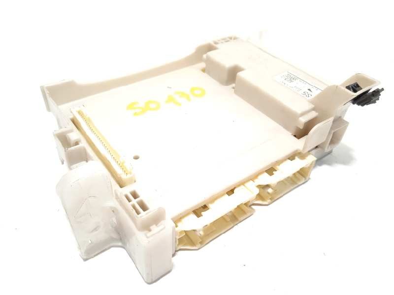 Recambio de caja reles / fusibles para toyota yaris 1.5 16v cat referencia OEM IAM 8273052K40  
