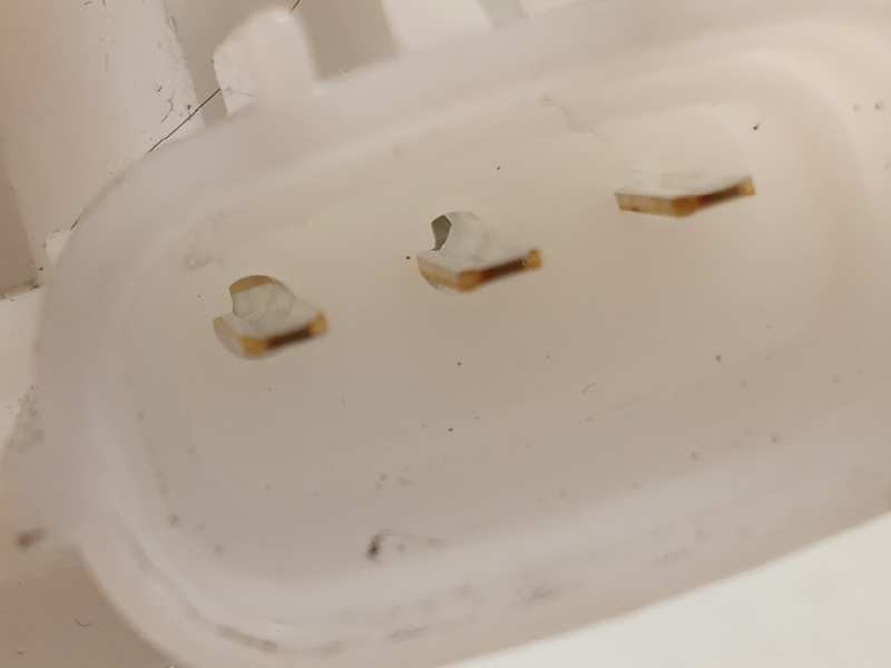 Recambio de cerradura maletero / porton para toyota yaris 1.5 16v cat referencia OEM IAM 6935002090  