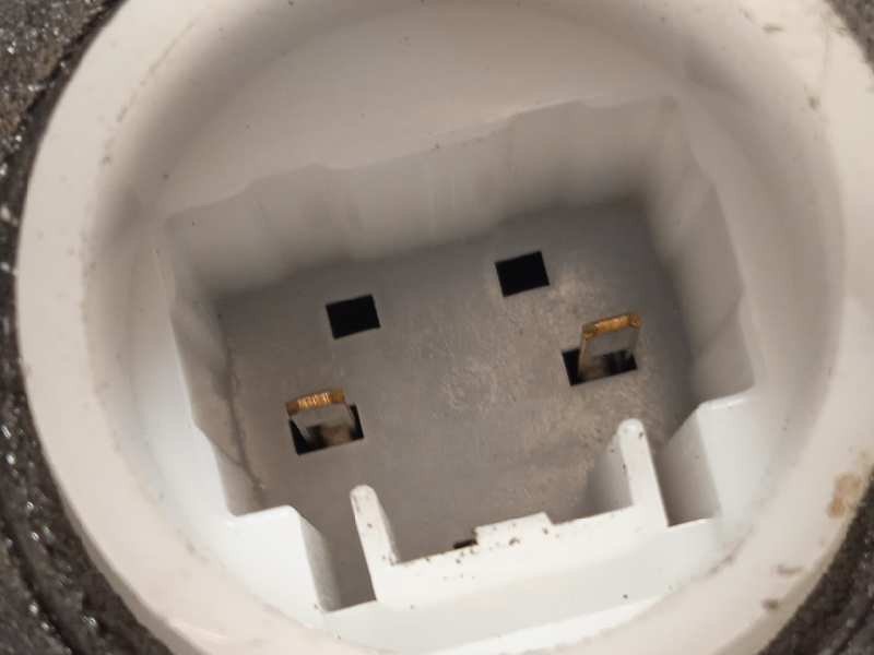 Recambio de cerradura puerta trasera derecha para toyota yaris 1.5 16v cat referencia OEM IAM 690500D310  