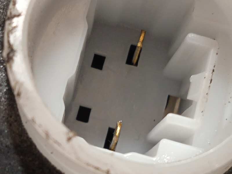 Recambio de cerradura puerta trasera izquierda para toyota yaris 1.5 16v cat referencia OEM IAM 690600D310  