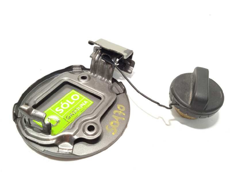 Recambio de tapa exterior combustible para toyota yaris 1.5 16v cat referencia OEM IAM 773500D080  
