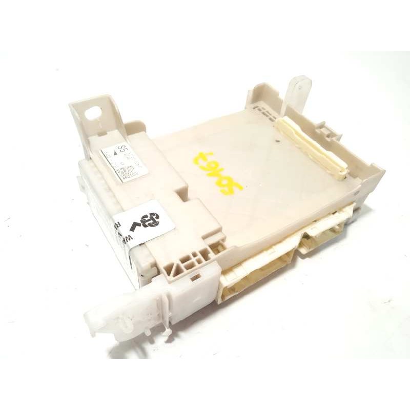 Recambio de caja reles / fusibles para toyota yaris hybrid feel! referencia OEM IAM 8273052K40  