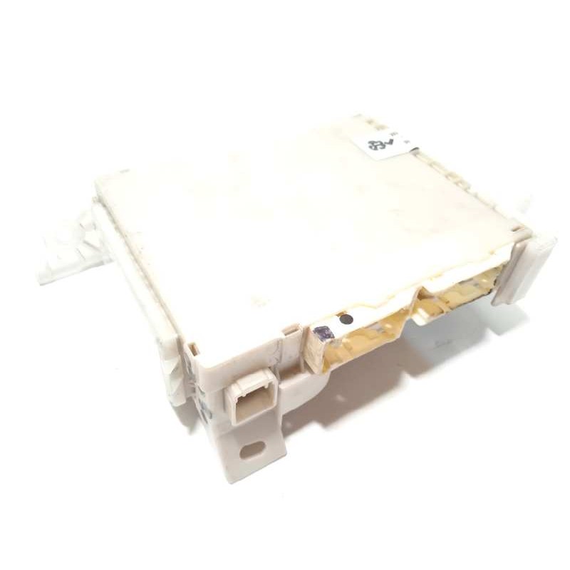 Recambio de caja reles / fusibles para toyota yaris hybrid feel! referencia OEM IAM 8273052K40  