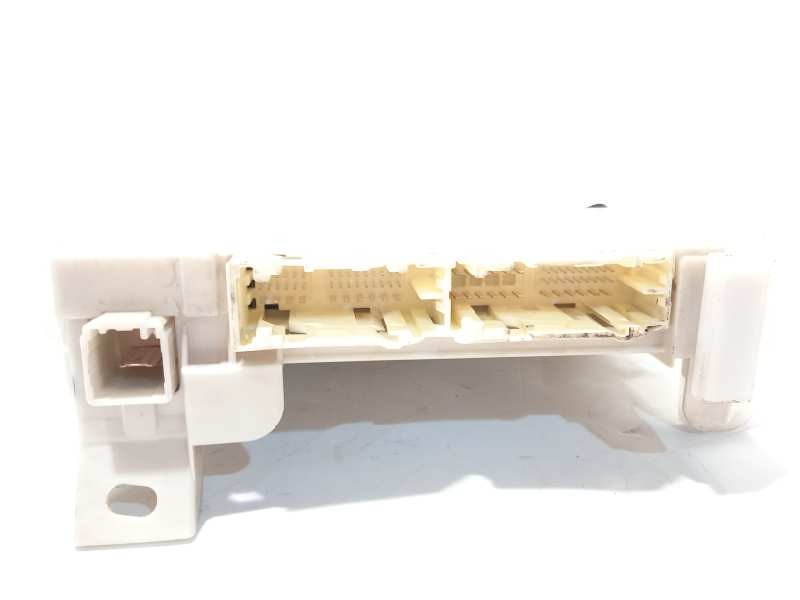 Recambio de caja reles / fusibles para toyota yaris hybrid feel! referencia OEM IAM 8273052K40  