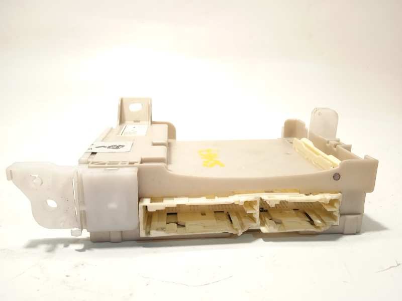 Recambio de caja reles / fusibles para toyota yaris hybrid feel! referencia OEM IAM 8273052K40  