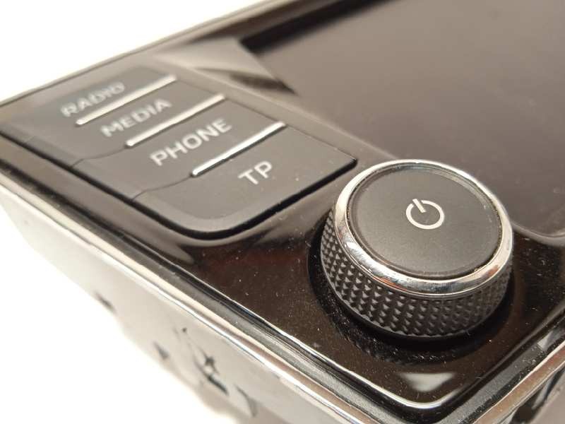 Recambio de pantalla multifuncion para skoda fabia 1.2 tsi referencia OEM IAM 6V0919604B  