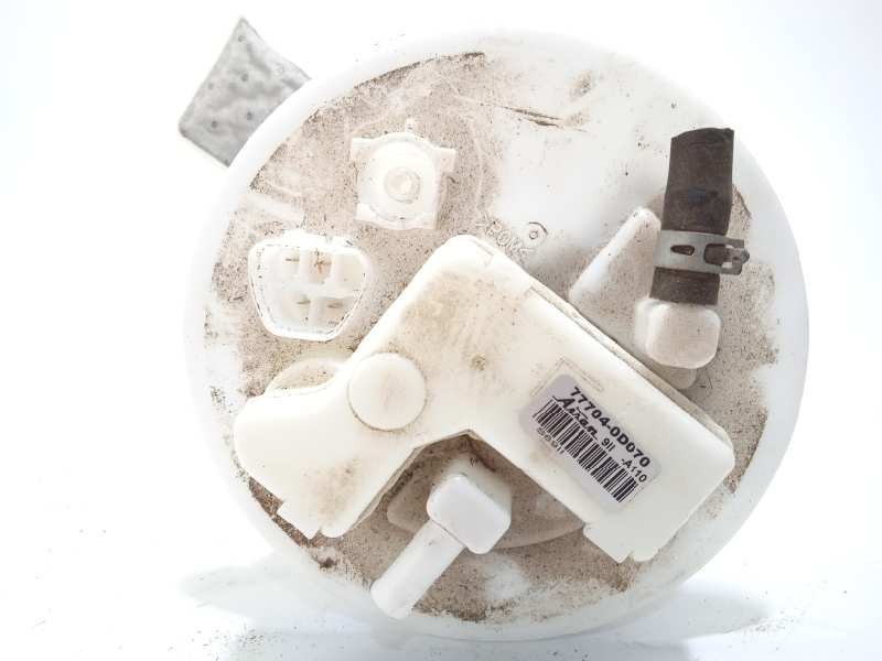Recambio de bomba combustible para toyota yaris 1.0 cat referencia OEM IAM 777040D070  