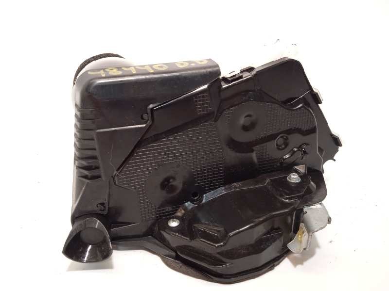 Recambio de cerradura puerta delantera derecha para toyota yaris 1.0 cat referencia OEM IAM 690300D540  