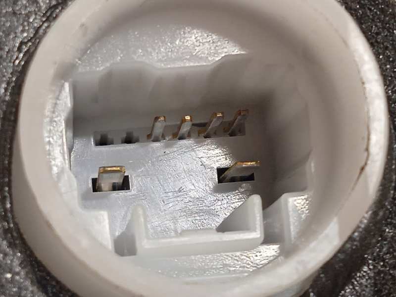 Recambio de cerradura puerta delantera derecha para toyota yaris 1.0 cat referencia OEM IAM 690300D540  