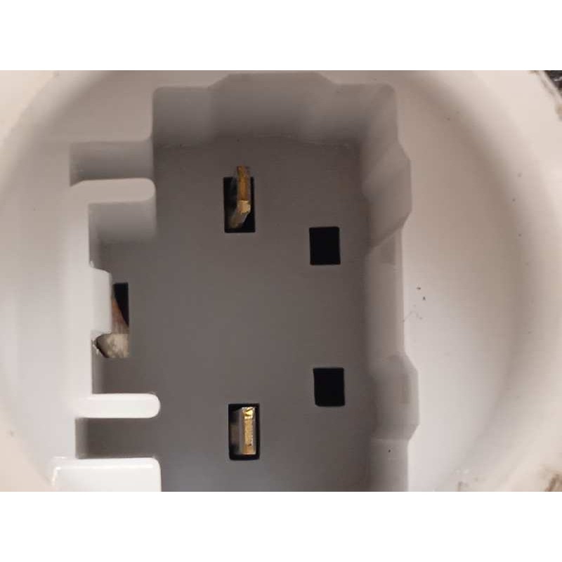 Recambio de cerradura puerta trasera derecha para toyota yaris 1.0 cat referencia OEM IAM 690500D310  