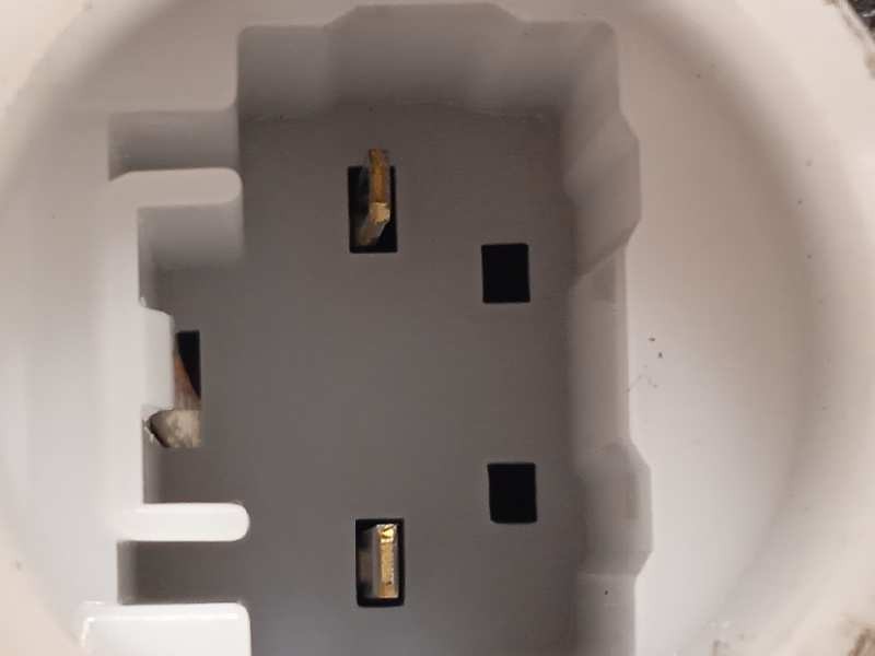 Recambio de cerradura puerta trasera derecha para toyota yaris 1.0 cat referencia OEM IAM 690500D310  