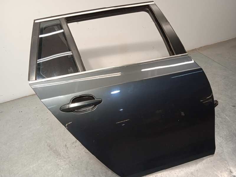Recambio de puerta trasera derecha para bmw serie 5 touring (e61) 520d referencia OEM IAM 41525A2A368  