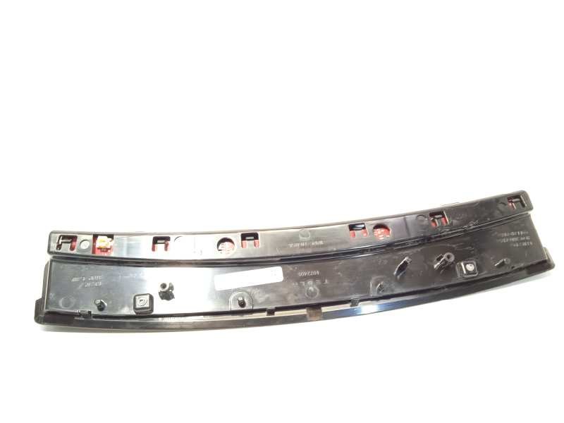 Recambio de luz central de freno para tesla model 3 referencia OEM IAM 107740500G  