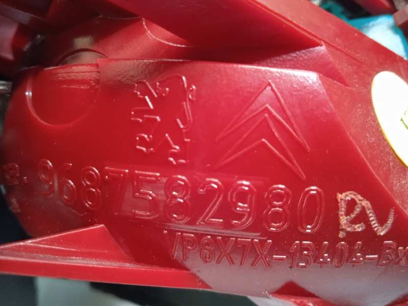 Recambio de piloto trasero derecho interior para citroën c5 berlina premier referencia OEM IAM 9687582980  