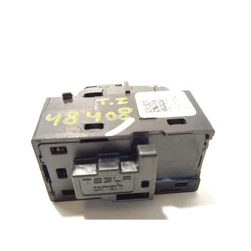 Recambio de mando elevalunas trasero izquierdo para tesla model 3 referencia OEM IAM 108103801E  