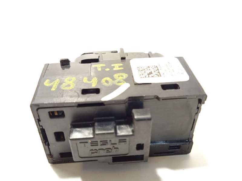 Recambio de mando elevalunas trasero izquierdo para tesla model 3 referencia OEM IAM 108103801E  