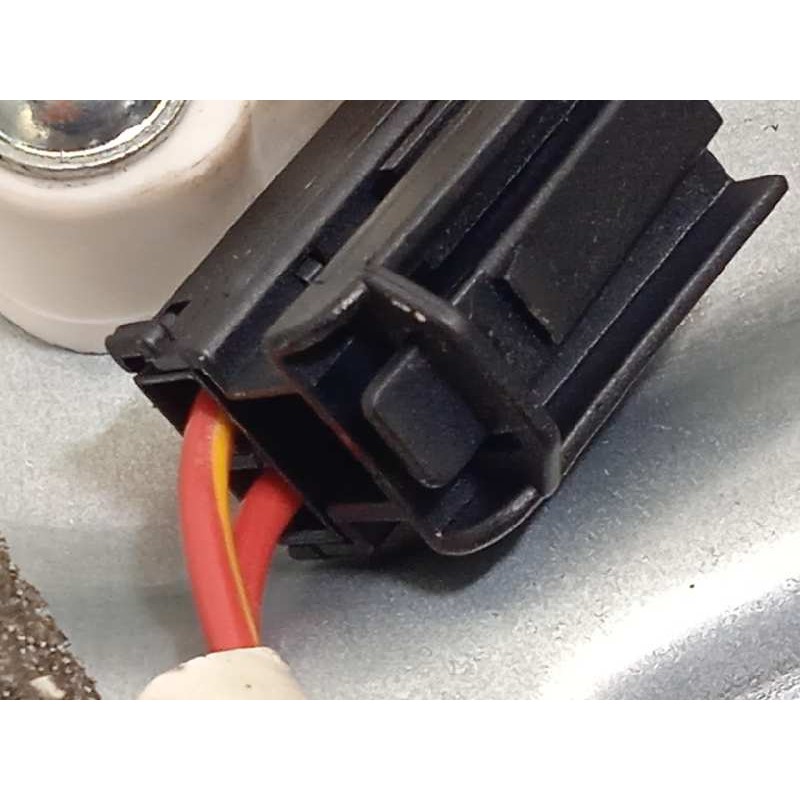 Recambio de elevalunas delantero derecho para skoda yeti 1.2 tsi referencia OEM IAM 5L0837402A  8K0959812A