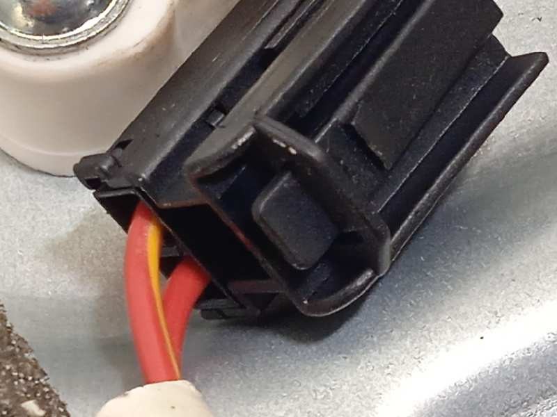 Recambio de elevalunas delantero derecho para skoda yeti 1.2 tsi referencia OEM IAM 5L0837402A  8K0959812A