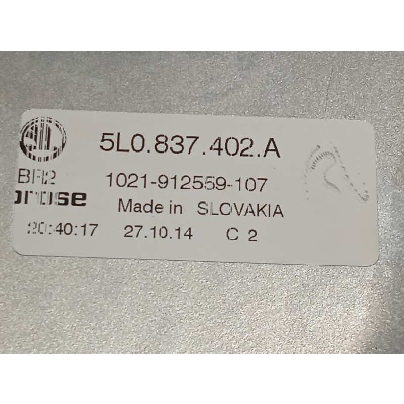 Recambio de elevalunas delantero derecho para skoda yeti 1.2 tsi referencia OEM IAM 5L0837402A  8K0959812A