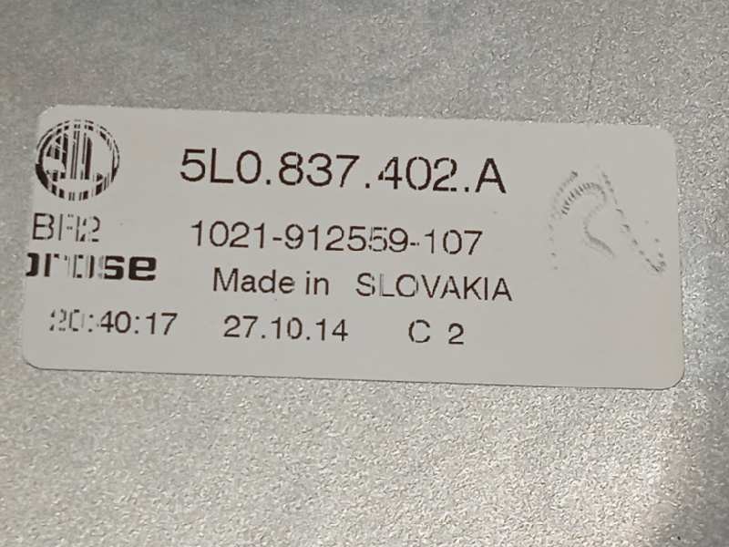 Recambio de elevalunas delantero derecho para skoda yeti 1.2 tsi referencia OEM IAM 5L0837402A  8K0959812A