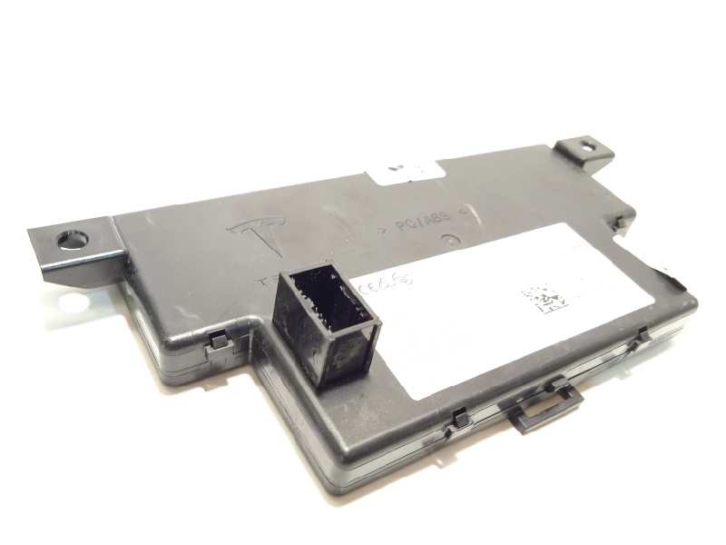 Recambio de modulo electronico para tesla model 3 referencia OEM IAM 110024100G  