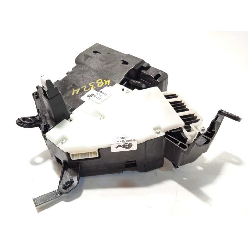 Recambio de pantalla multifuncion para toyota prius (nhw30) plug-in hybrid advance referencia OEM IAM 8310847020  