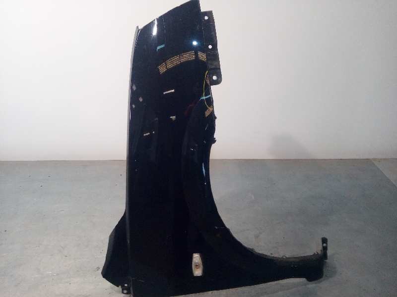 Recambio de aleta delantera derecha para kia carens 2.0 crdi ex monovolumen referencia OEM IAM 0K2JA52111  