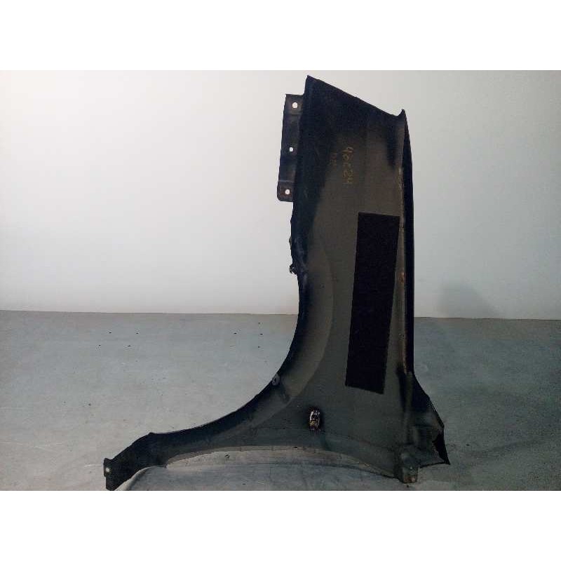 Recambio de aleta delantera derecha para kia carens 2.0 crdi ex monovolumen referencia OEM IAM 0K2JA52111  