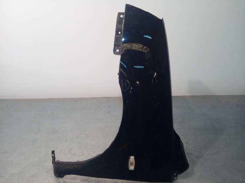 Recambio de aleta delantera izquierda para kia carens 2.0 crdi ex monovolumen referencia OEM IAM 0K2JA52211  