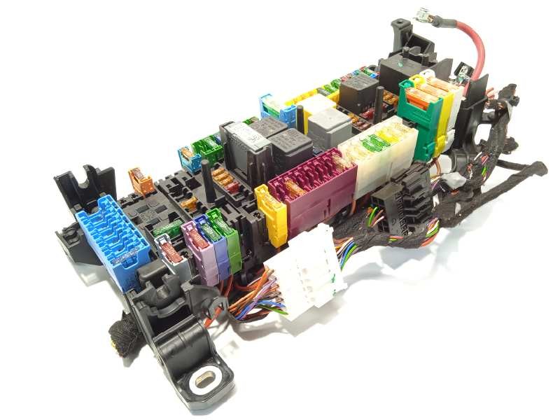 Recambio de caja reles / fusibles para infiniti q30 2.2d premium referencia OEM IAM A2465402714  2465402714