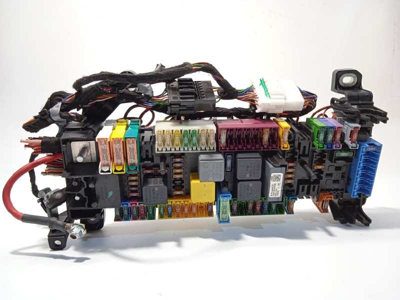 Recambio de caja reles / fusibles para infiniti q30 2.2d premium referencia OEM IAM A2465402714  2465402714