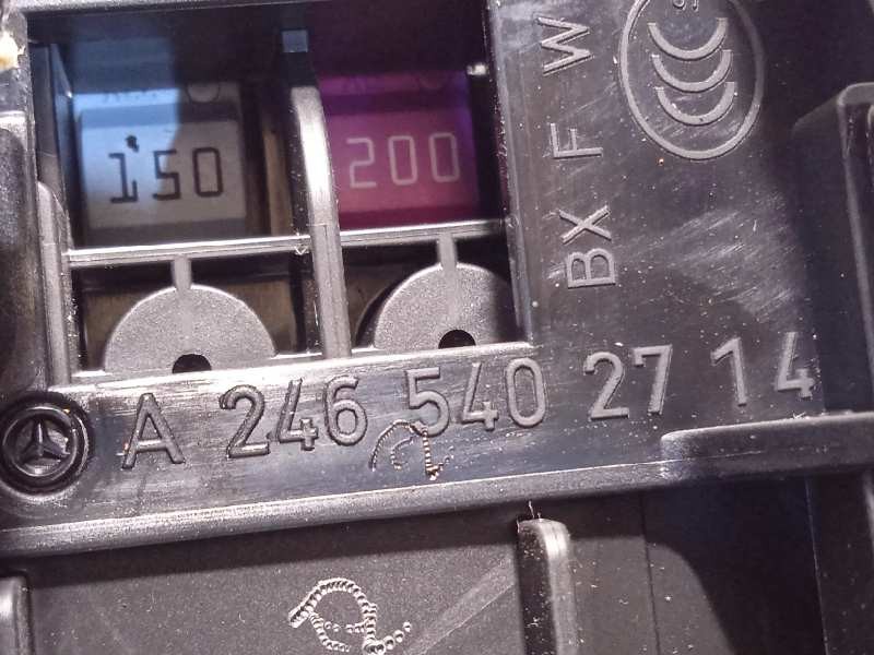 Recambio de caja reles / fusibles para infiniti q30 2.2d premium referencia OEM IAM A2465402714  2465402714