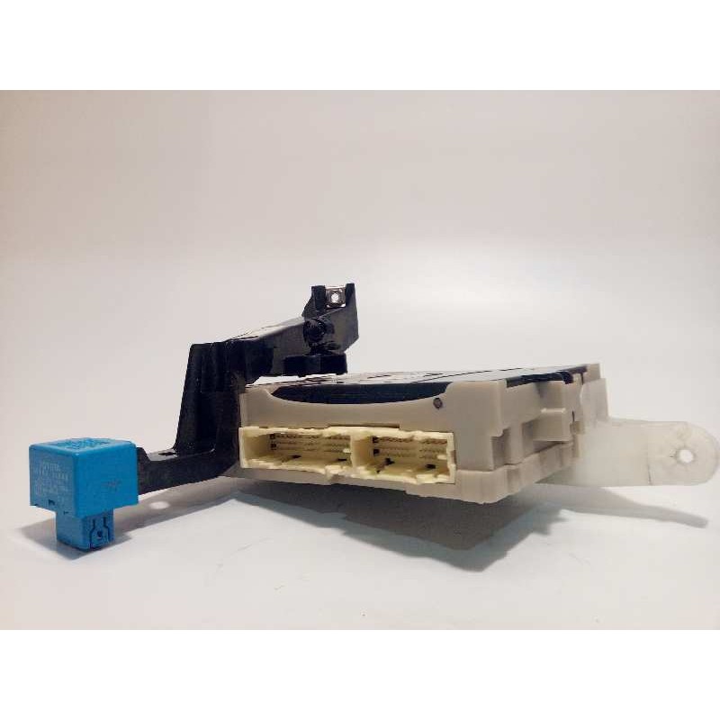 Recambio de caja reles / fusibles para toyota auris hybrid active referencia OEM IAM 8922112481  
