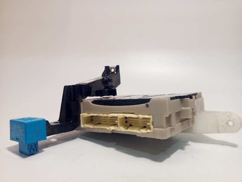 Recambio de caja reles / fusibles para toyota auris hybrid active referencia OEM IAM 8922112481  