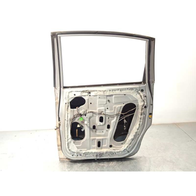 Recambio de puerta trasera derecha para ssangyong rodius xdi referencia OEM IAM NOREF  