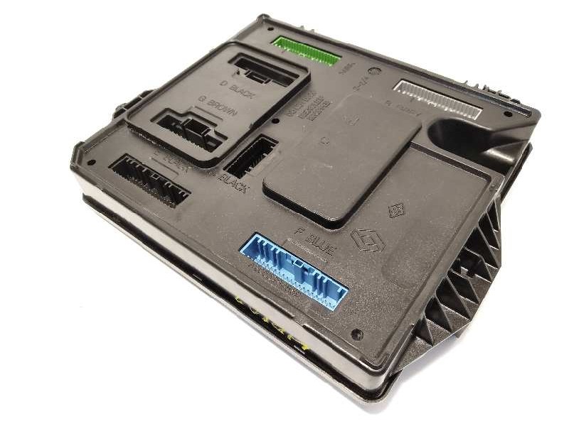 Recambio de caja reles / fusibles para renault megane iii coupé-cabrio dynamique referencia OEM IAM 284B15364R  S180098701