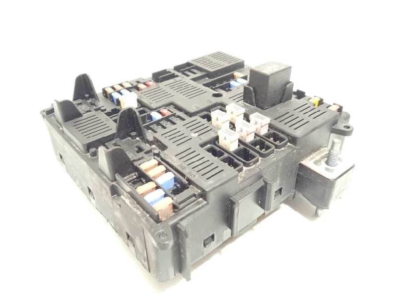 Recambio de caja reles / fusibles para volvo xc90 referencia OEM IAM 32212299  31473772