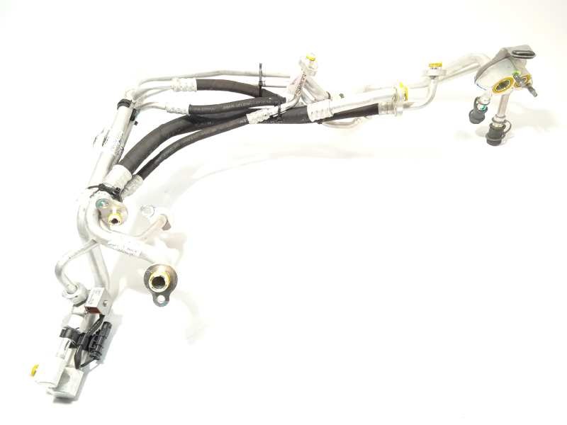Recambio de tubos aire acondicionado para lynk&co lynk & co 01 1.5 phev referencia OEM IAM 8888948346  