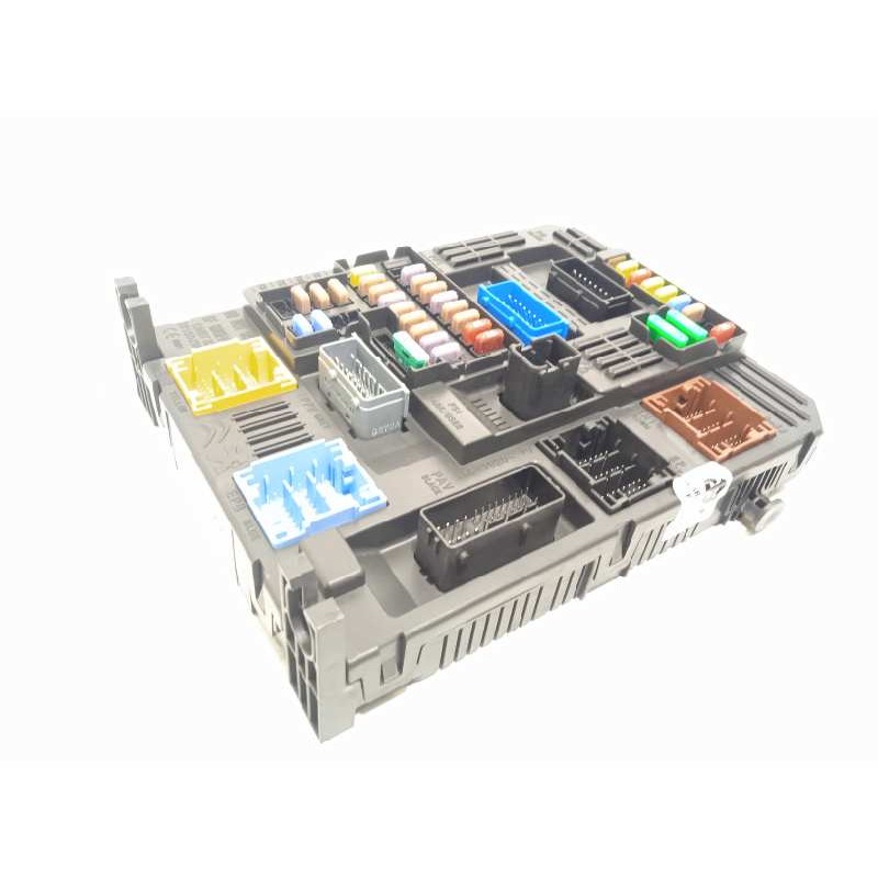 Recambio de caja reles / fusibles para opel grandland x selective referencia OEM IAM 9819854780  