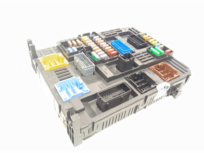 Recambio de caja reles / fusibles para opel grandland x selective referencia OEM IAM 9819854780  