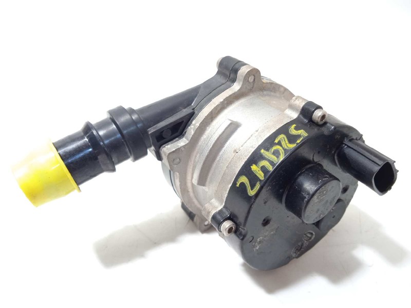 Recambio de bomba agua para kia niro drive referencia OEM IAM 369002B200  369102B100