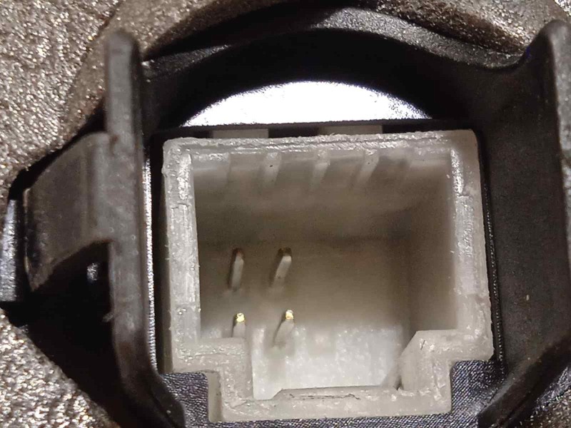 Recambio de cerradura puerta trasera derecha para renault captur ii referencia OEM IAM 825021122R  