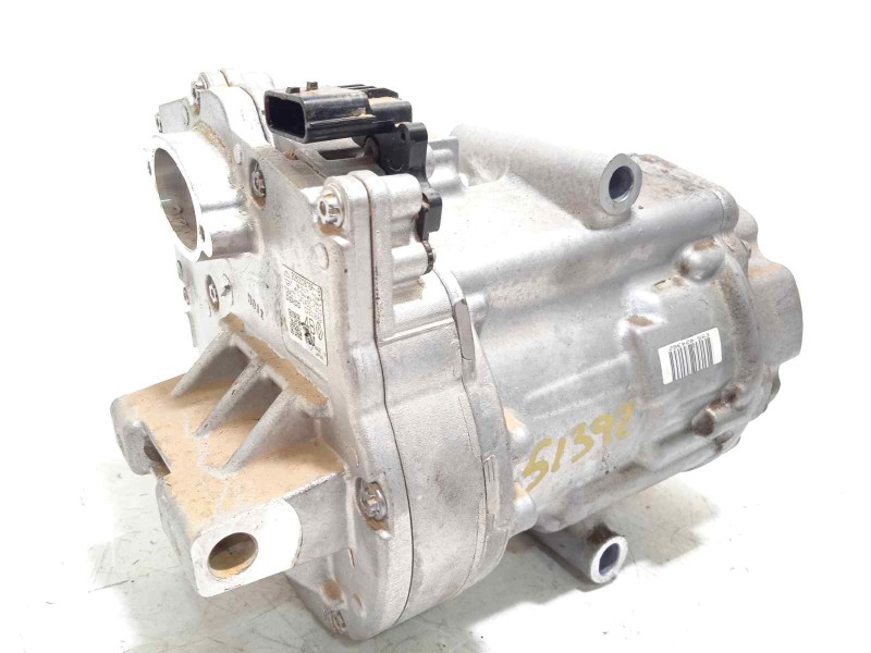 Recambio de compresor aire acondicionado para renault captur ii referencia OEM IAM 926002618R  