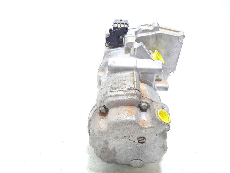 Recambio de compresor aire acondicionado para renault captur ii referencia OEM IAM 926002618R  