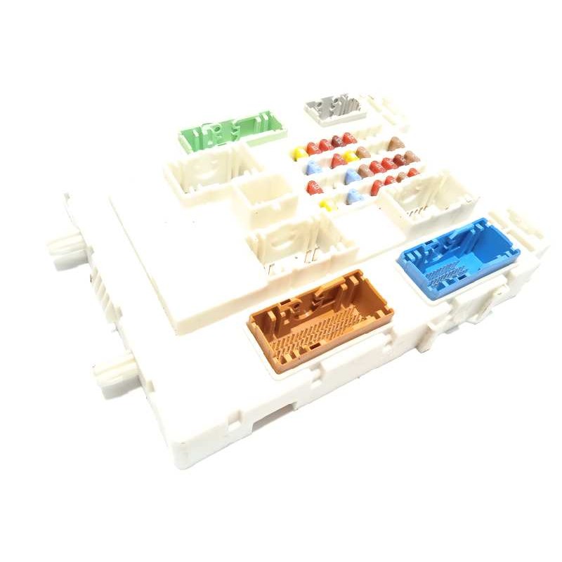 Recambio de caja reles / fusibles para volvo v40 kinetic referencia OEM IAM 31314669  