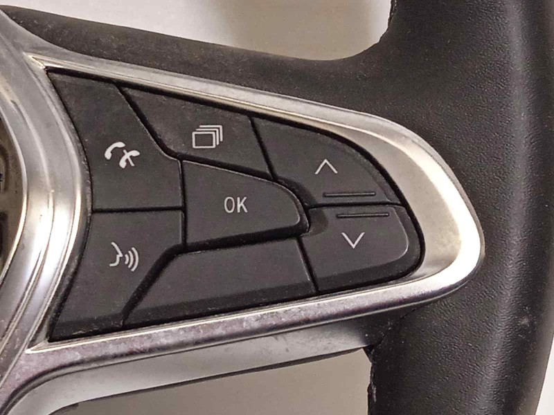 Recambio de volante para renault captur ii referencia OEM IAM 484002607R  