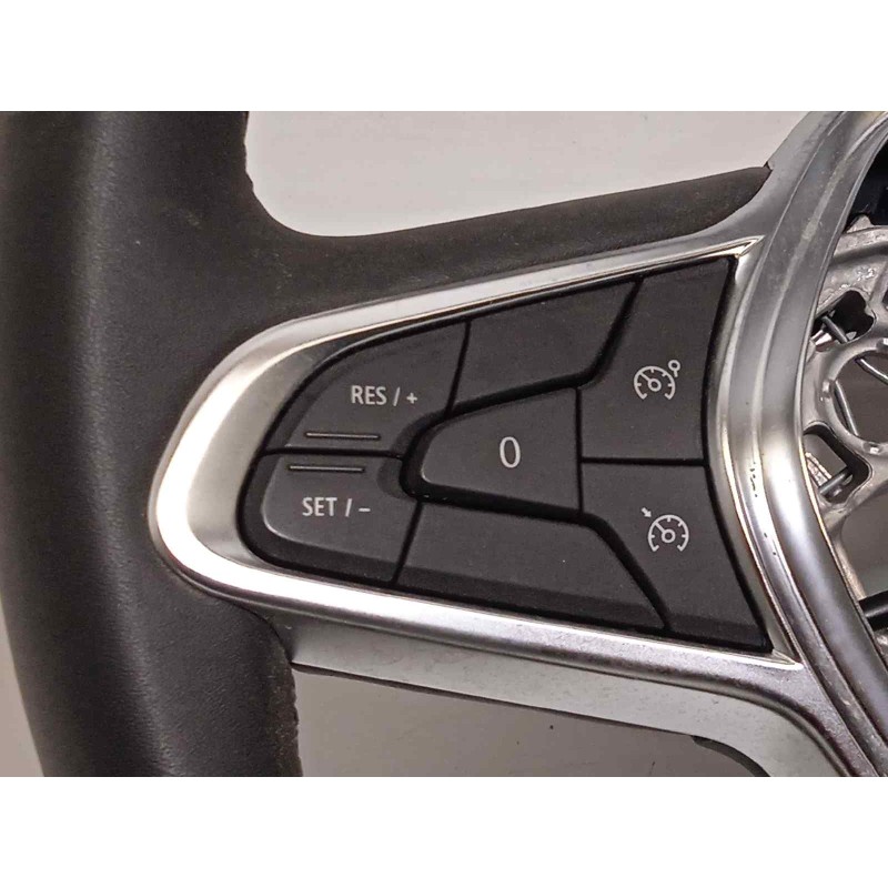 Recambio de volante para renault captur ii referencia OEM IAM 484002607R  