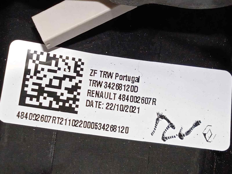 Recambio de volante para renault captur ii referencia OEM IAM 484002607R  